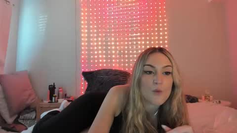 Snapshot of iris_roslin chatting on 5, 6, 2026 Iris 3 online show from 5, 6, 2026