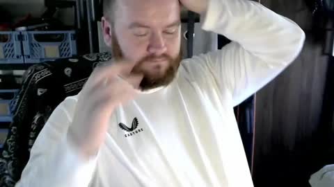 Snapshot of irishdaddy24 chatting on 14, 2, 2025 twitter theirishman205 online show from 14, 2, 2025