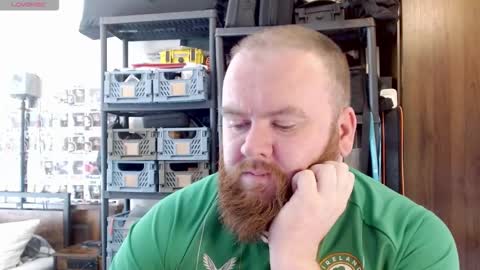 Snapshot of irishdaddy24 chatting on 28, 9, 2025 twitter theirishman205 online show from 28, 9, 2025