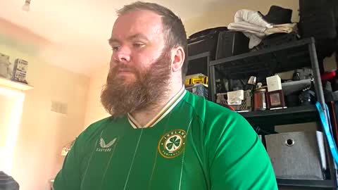 Snapshot of irishdaddy24 chatting on 28, 10, 2025 twitter theirishman205 online show from 28, 10, 2025