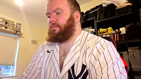 Snapshot of irishdaddy24 chatting on 14, 12, 2025 twitter theirishman205 online show from 14, 12, 2025