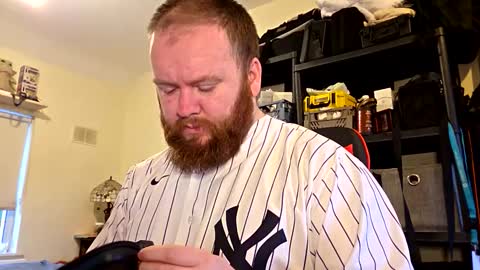 Snapshot of irishdaddy24 chatting on 18, 12, 2025 twitter theirishman205 online show from 18, 12, 2025