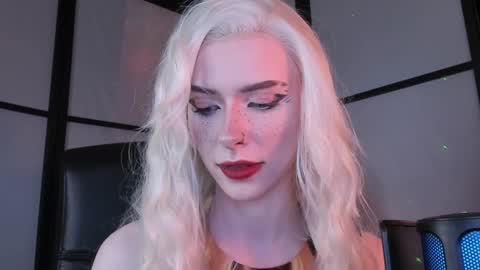 Miss Iris Fansly Miss Iris new inst.  online show from 6, 1, 2025