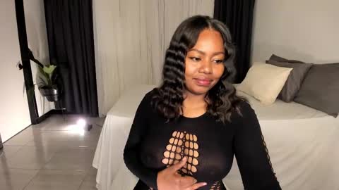 Snapshot of irismoon777 chatting on 18, 10, 2025 Rose  online show from 18, 10, 2025