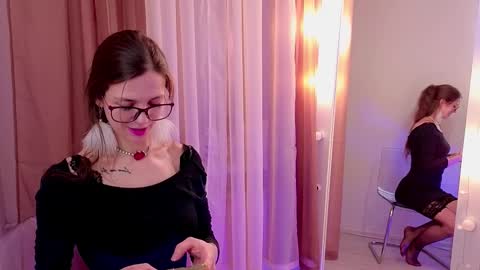 Im your queen Iriss online show from 28, 1, 2025