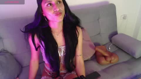 Isabella Hall online show from 20, 2, 2025