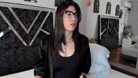 Snapshot of isa_jonness_ chatting on 25, 10, 2025 oIssaJonneso online show from 25, 10, 2025