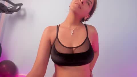 Snapshot of isa_kis_1 chatting on 1, 3, 2025 Isabella online show from 1, 3, 2025