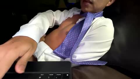 isaac_akamu online show from 13, 1, 2026