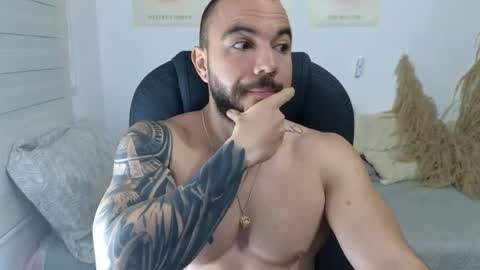 Snapshot of isaac_carter chatting on 23, 12, 2025 Isaac carter online show from 23, 12, 2025