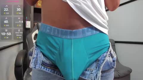 Snapshot of isaacblack_ chatting on 9, 10, 2025 IsaacBlack online show from 9, 10, 2025