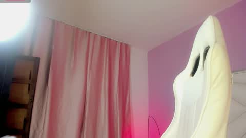 Snapshot of isabela_saenzz chatting on 12, 10, 2025 I S A B E L A ISA online show from 12, 10, 2025