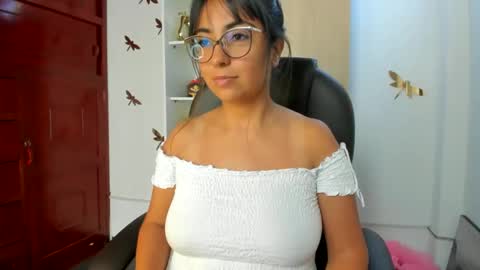 Snapshot of isabella22_1 chatting on 6, 11, 2025 Isabella22 1 online show from 6, 11, 2025