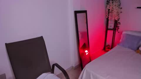 Snapshot of isabella_boyer chatting on 3, 10, 2025 isabella online show from 3, 10, 2025