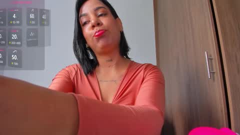 Snapshot of isabella_lopez_ chatting on 5, 10, 2025 Isabel Lopez online show from 5, 10, 2025