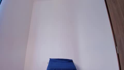 Snapshot of isabella_lopez_ chatting on 1, 11, 2025 Isabel Lopez online show from 1, 11, 2025