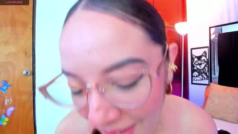 Isabella Your Queen  online show from 21, 3, 2026