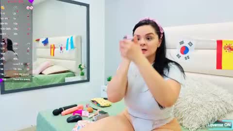 Snapshot of isabellaa_reyess chatting on 22, 6, 2026 Isabella online show from 22, 6, 2026