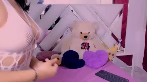 Snapshot of isabellaacruz chatting on 1, 2, 2025 ISABELLA online show from 1, 2, 2025