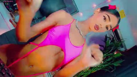 isabellagirs online show from 16, 4, 2026