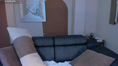 Isa Hill  online show from 14, 12, 2024