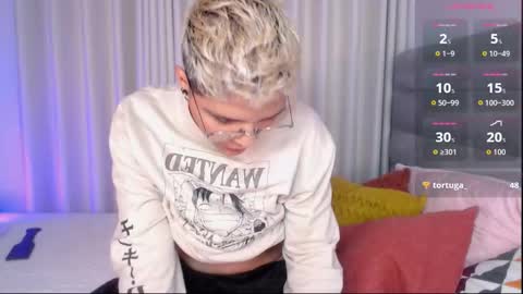 Isabella Mout  online show from 22, 11, 2025