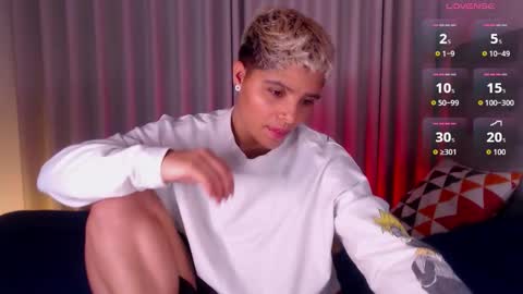 Isabella Mout  online show from 5, 12, 2025