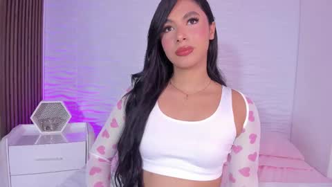 Snapshot of isabellefoxx chatting on 2, 11, 2025 Isa online show from 2, 11, 2025