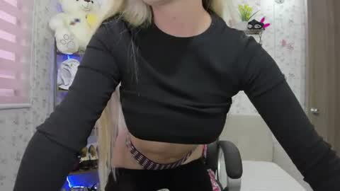 Snapshot of isablonde1 chatting on 23, 7, 2026 ISABELLA online show from 23, 7, 2026