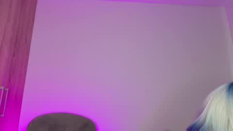 Isabella Hilton online show from 14, 2, 2026