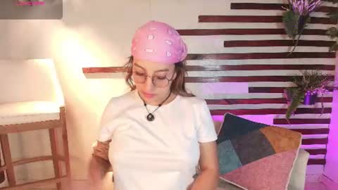 Snapshot of isamoon_ chatting on 18, 7, 2026 Isa online show from 18, 7, 2026