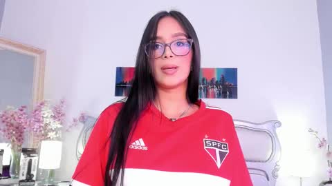 Isa Saenz online show from 15, 11, 2025