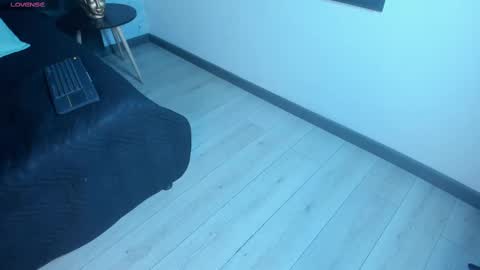 I S A  S AN D E R S  online show from 8, 11, 2025