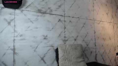 I S A  S AN D E R S  online show from 17, 12, 2025