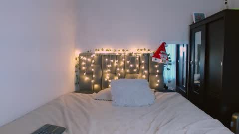 Snapshot of isis_cb17 chatting on 18, 12, 2024 Isis online show from 18, 12, 2024