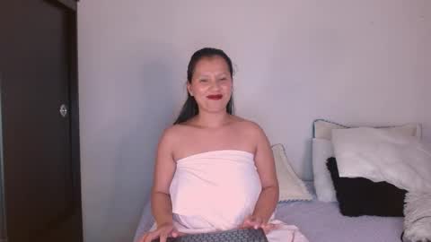 Snapshot of isis_cb17 chatting on 6, 1, 2025 Isis online show from 6, 1, 2025