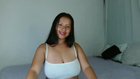 Snapshot of isis_cb17 chatting on 3, 2, 2025 Isis online show from 3, 2, 2025