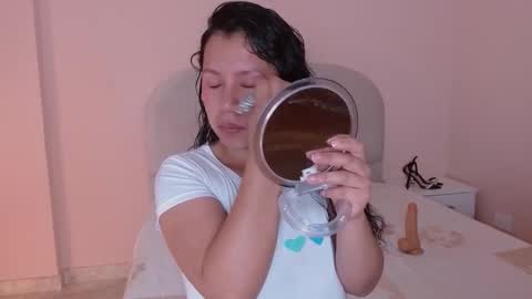 Snapshot of isis_cb17 chatting on 20, 10, 2025 Isis online show from 20, 10, 2025