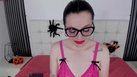 Isis Noir online show from 8, 10, 2025