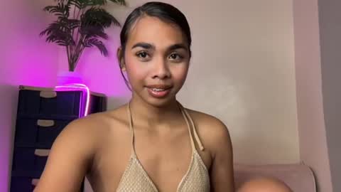 Snapshot of island_girlxxx chatting on 8, 7, 2026 Alona online show from 8, 7, 2026