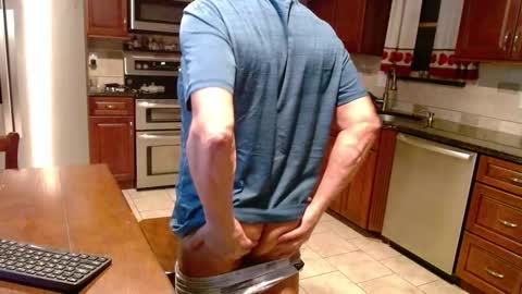 Snapshot of islandguy70 chatting on 20, 10, 2025 Jim online show from 20, 10, 2025