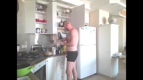 Tall Jewish Ginger DOM online show from 9, 12, 2024