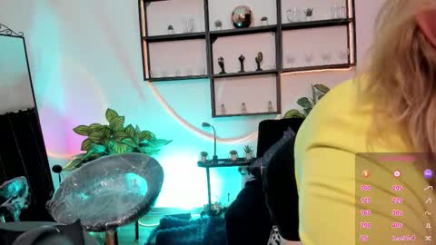 Snapshot of issabel_soto chatting on 1, 12, 2025 Issabel online show from 1, 12, 2025