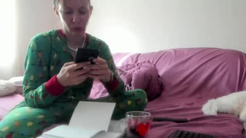 Snapshot of issabelle_69 chatting on 5, 6, 2026 Issabelle online show from 5, 6, 2026