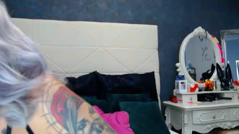 IssaSmyth online show from 3, 12, 2024