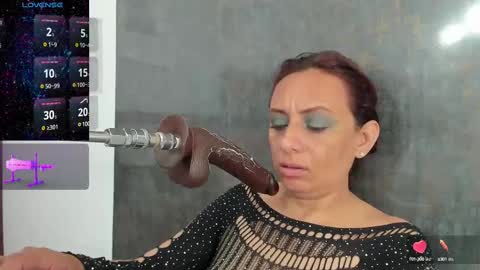 Snapshot of issys_milf chatting on 4, 3, 2025 ISSYS online show from 4, 3, 2025