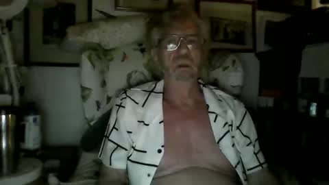 Snapshot of isubmissiveslut chatting on 15, 5, 2026 ImYourBitch online show from 15, 5, 2026