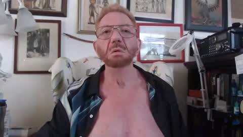 Snapshot of isubmissiveslut chatting on 8, 6, 2026 ImYourBitch online show from 8, 6, 2026