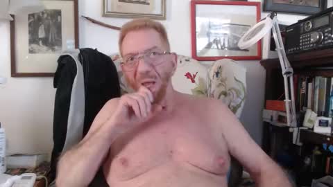 Snapshot of isubmissiveslut chatting on 10, 6, 2026 ImYourBitch online show from 10, 6, 2026