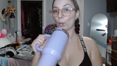 Bella Bloom online show from 18, 1, 2025